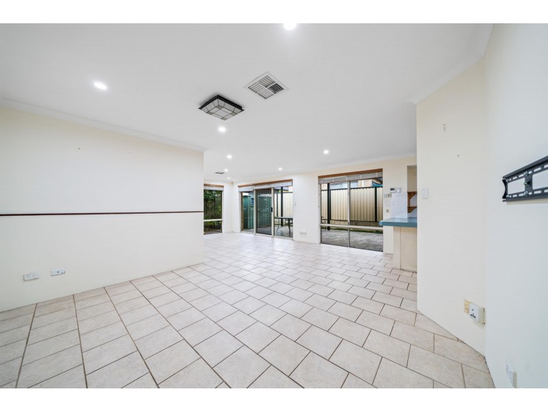 1 Bianchi Place, Alexander Heights WA 6064