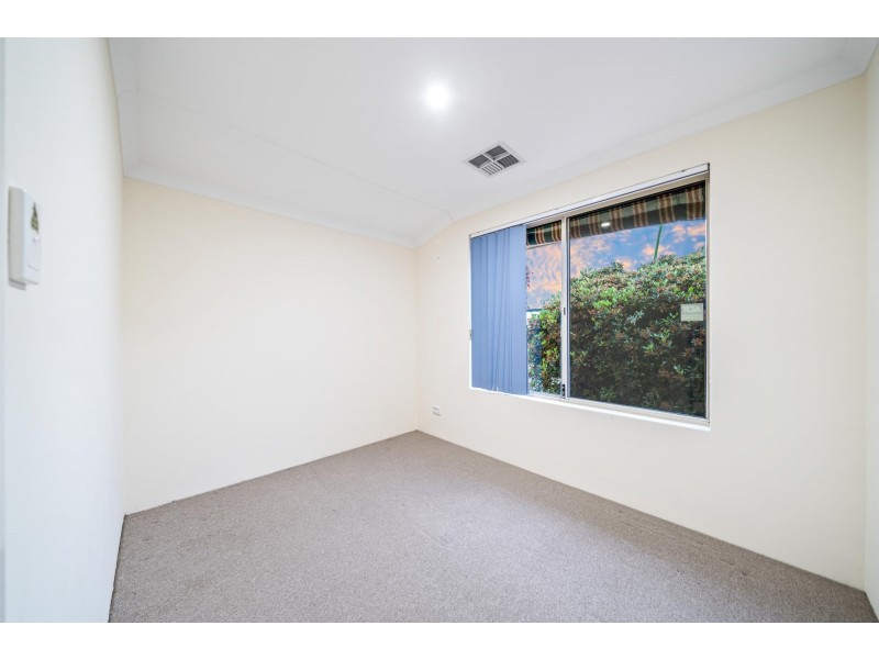 1 Bianchi Place, Alexander Heights WA 6064