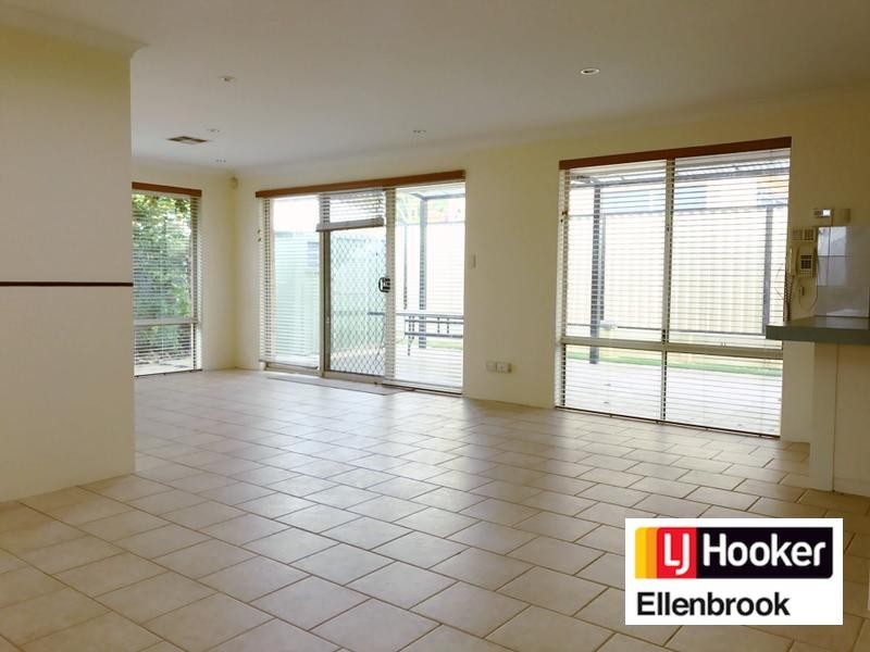 1 Bianchi Place, Alexander Heights WA 6064