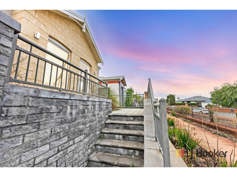 9 Macquarie Bend, Ellenbrook WA 6069