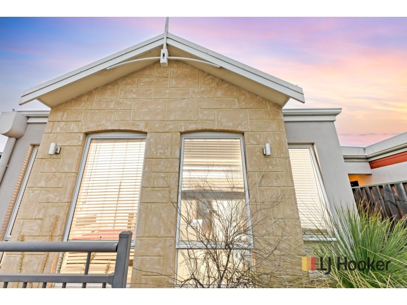 9 Macquarie Bend, Ellenbrook WA 6069