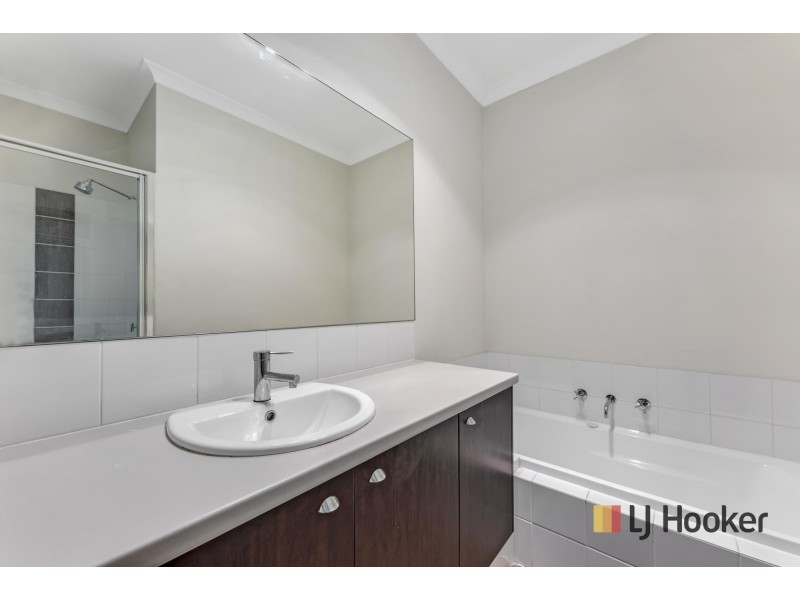 9 Macquarie Bend, Ellenbrook WA 6069