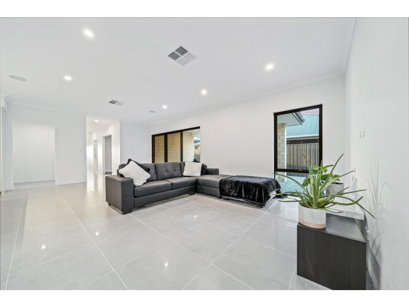 13 Alicante Road, Caversham WA 6055