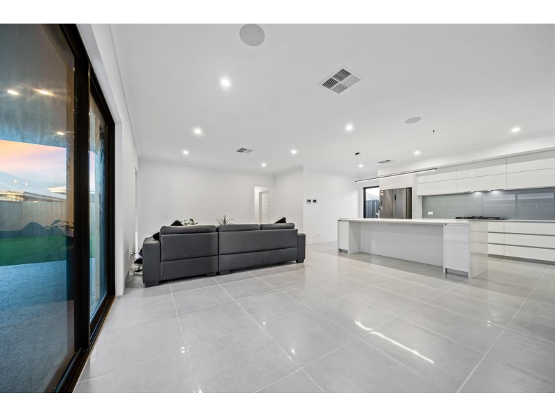 13 Alicante Road, Caversham WA 6055