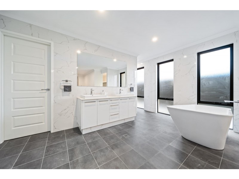 13 Alicante Road, Caversham WA 6055