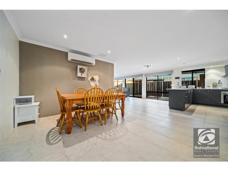15 Farmaner Parkway, Ellenbrook WA 6069