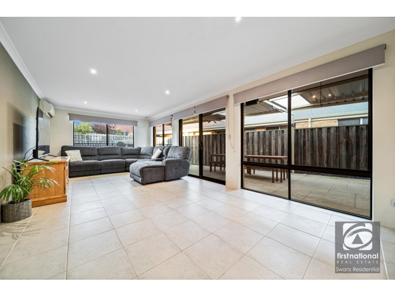 15 Farmaner Parkway, Ellenbrook WA 6069