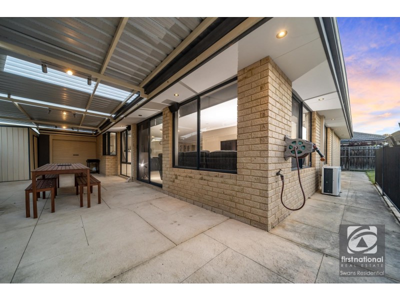 15 Farmaner Parkway, Ellenbrook WA 6069