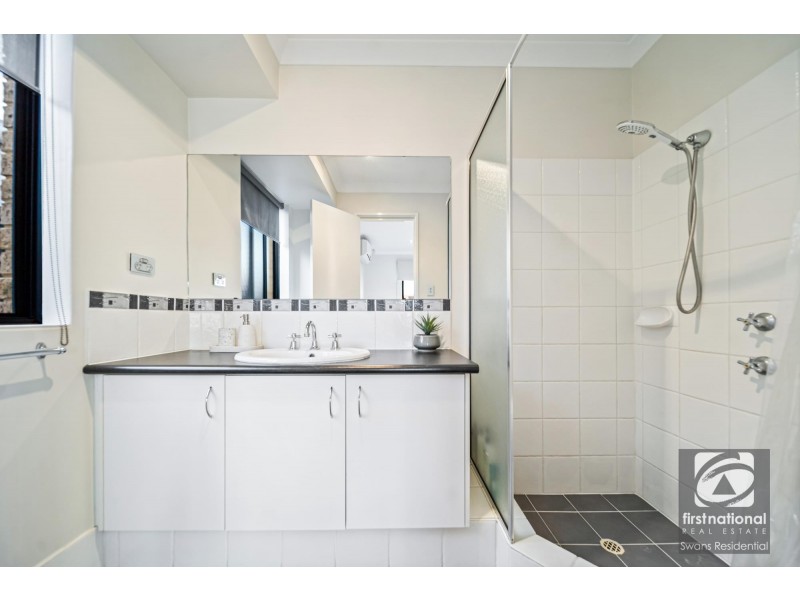 15 Farmaner Parkway, Ellenbrook WA 6069