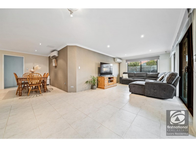 15 Farmaner Parkway, Ellenbrook WA 6069