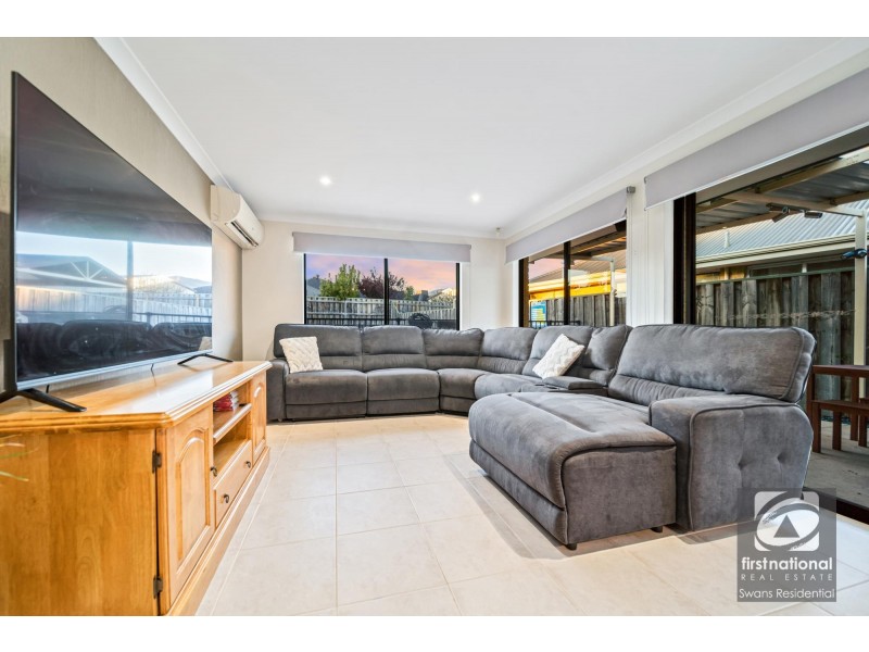 15 Farmaner Parkway, Ellenbrook WA 6069