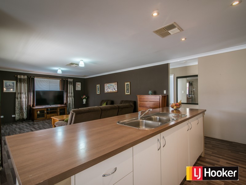 11 Bourne Terrace, Ellenbrook WA 6069