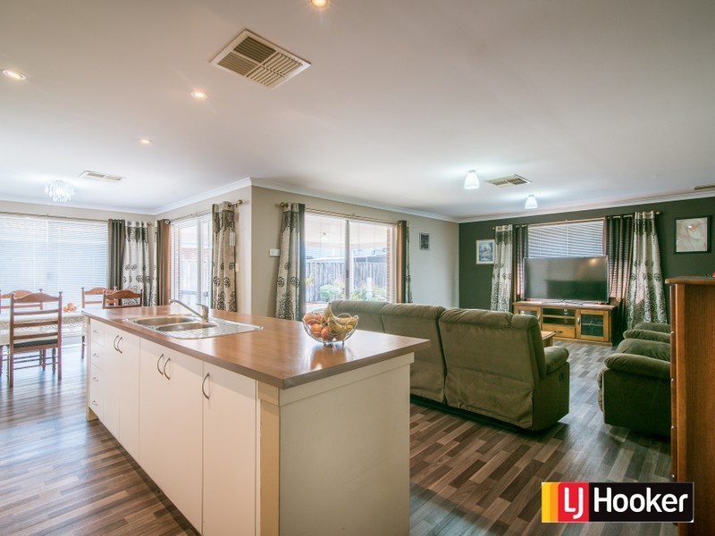 11 Bourne Terrace, Ellenbrook WA 6069