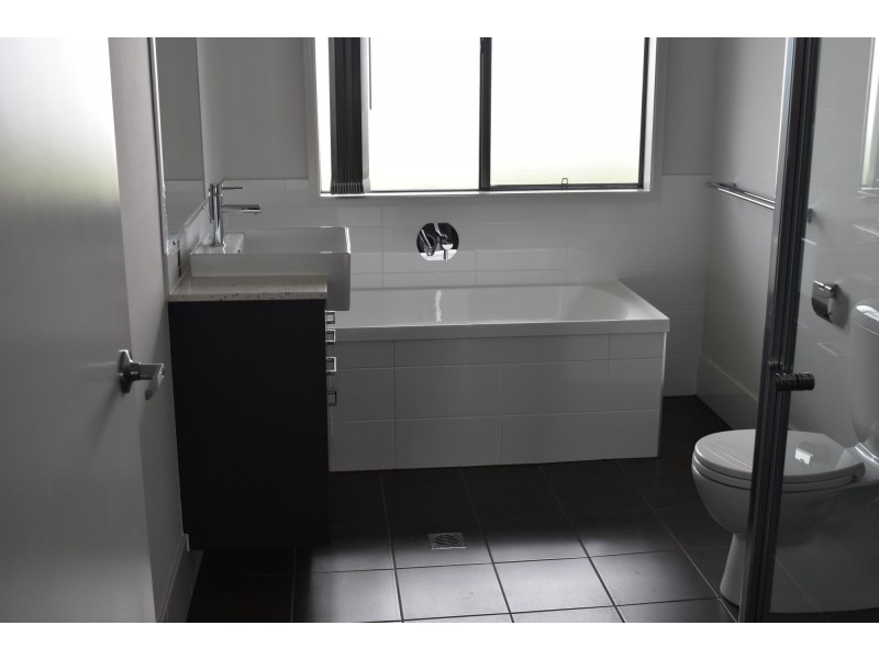 42 Lloyd Street, Macksville NSW 2447