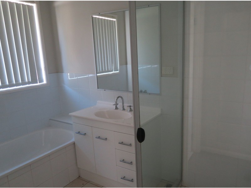 11 Laura Place, Macksville NSW 2447