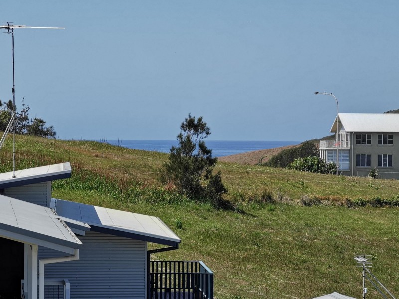 32 McLeod Drive, Scotts Head NSW 2447