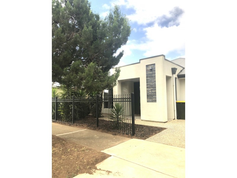 2 Hull Street, Taperoo SA 5017