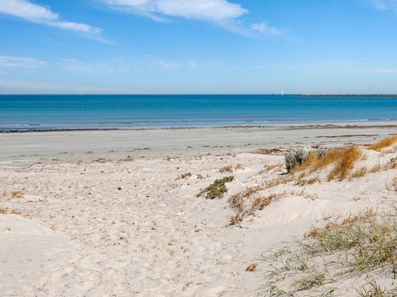140 Gulf Point Drive, North Haven SA 5018