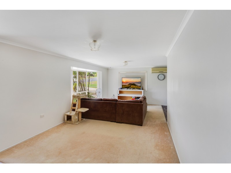 13 Kimberley Avenue, Southside QLD 4570