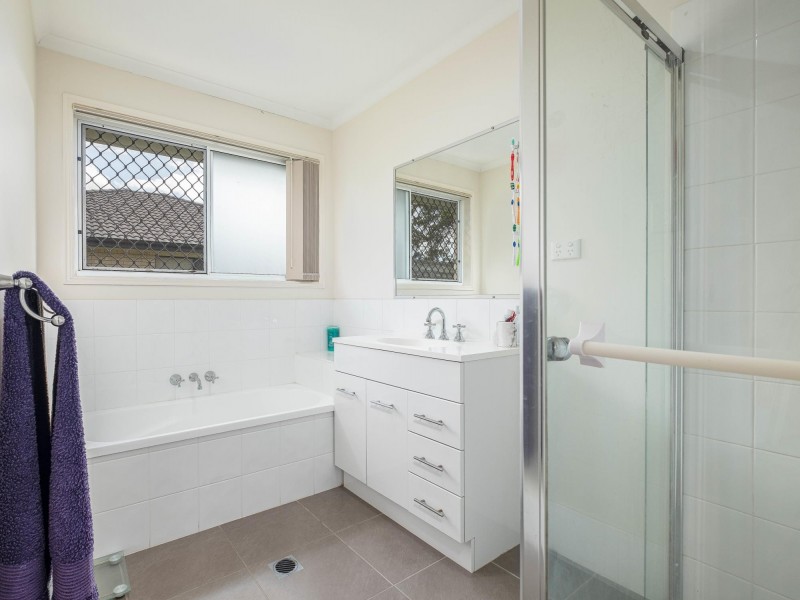 25 Barton Road, Victory Heights QLD 4570