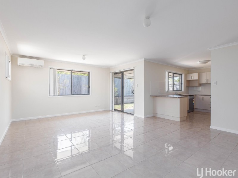 1/8 Wisteria Lane, Southside QLD 4570