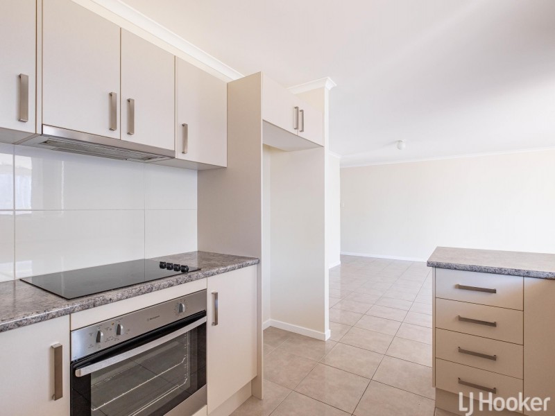 1/8 Wisteria Lane, Southside QLD 4570