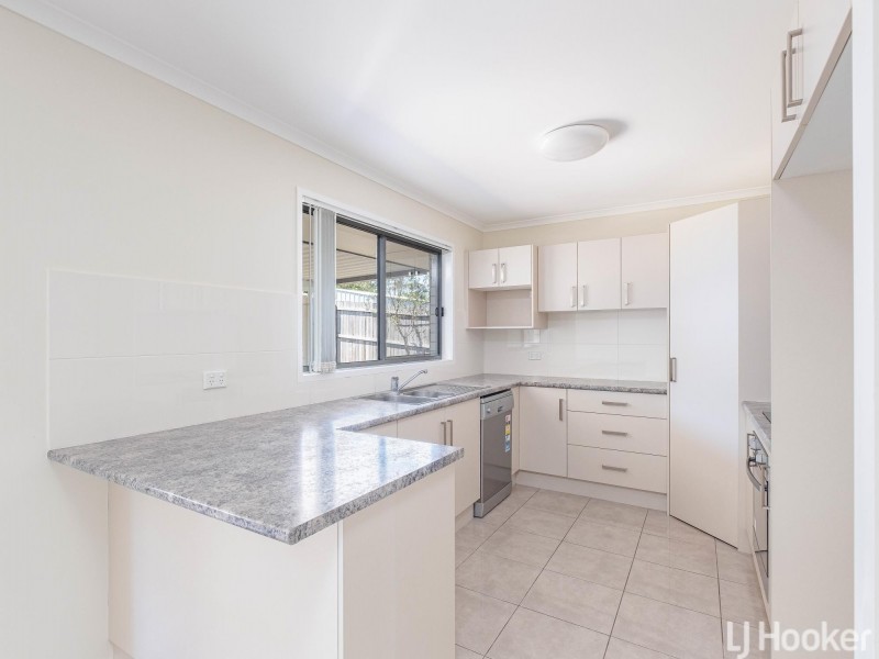 1/8 Wisteria Lane, Southside QLD 4570