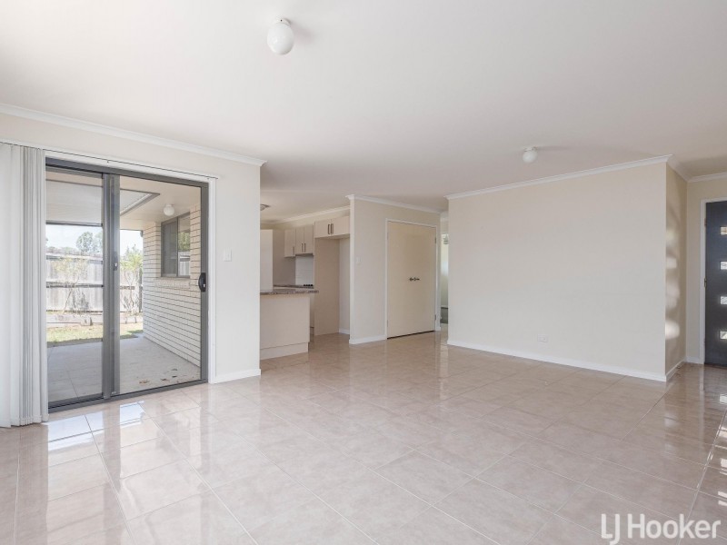 1/8 Wisteria Lane, Southside QLD 4570