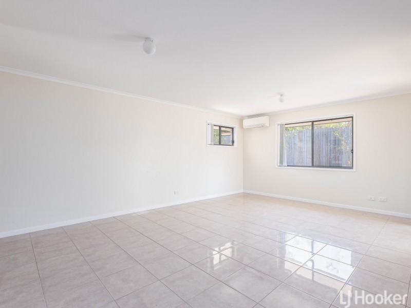 1/8 Wisteria Lane, Southside QLD 4570