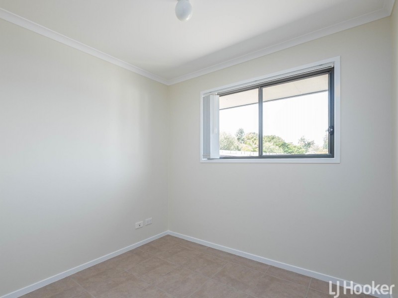 1/8 Wisteria Lane, Southside QLD 4570