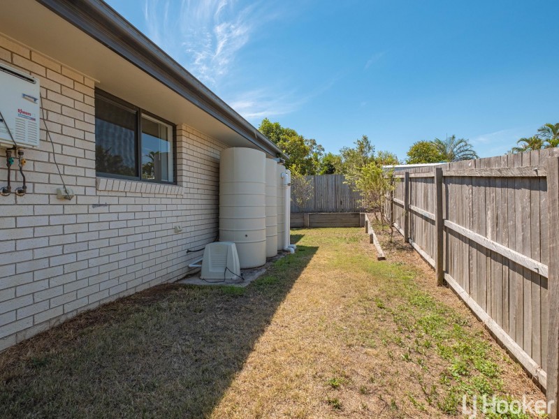 1/8 Wisteria Lane, Southside QLD 4570