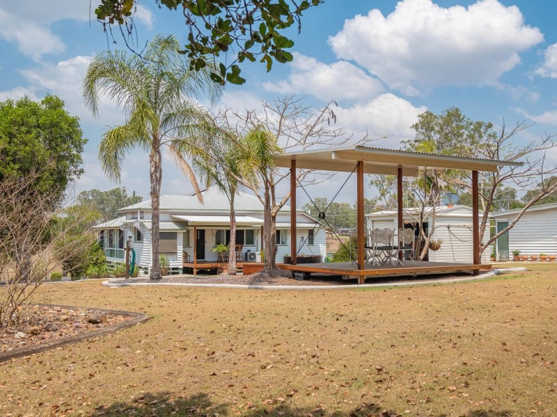 6 Exhibition Road, Southside QLD 4570