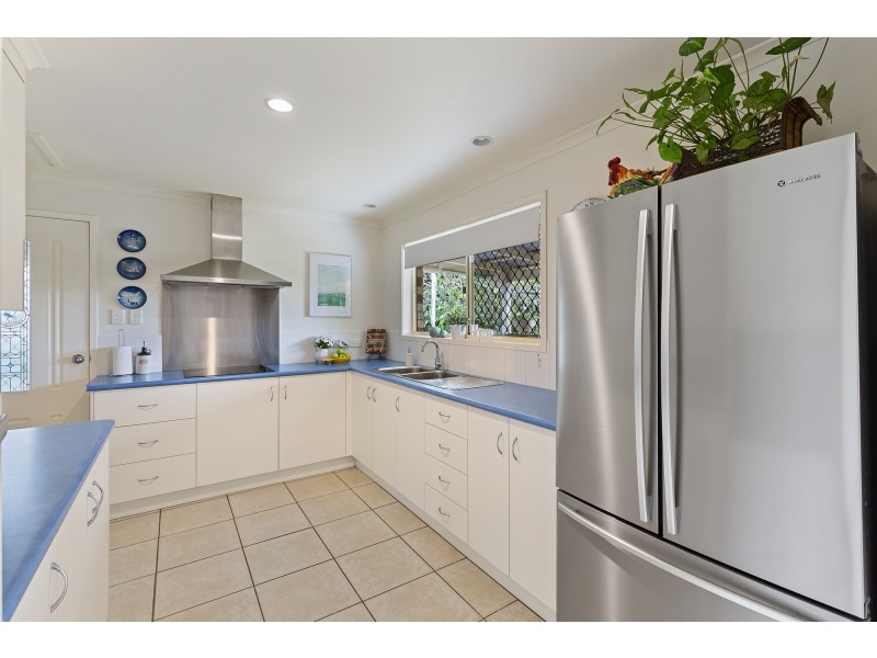 98 Anne Marie Road, Chatsworth QLD 4570