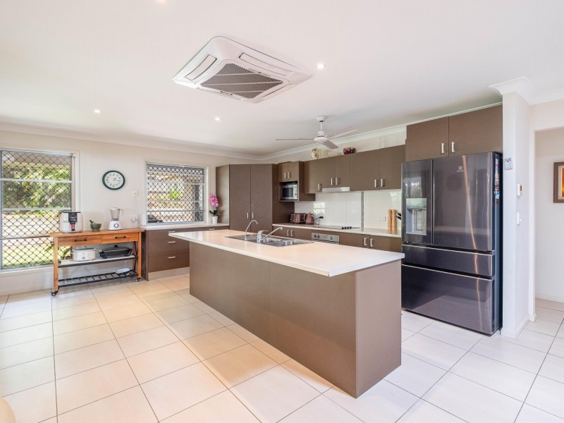 37 Presidential Avenue, Jones Hill QLD 4570
