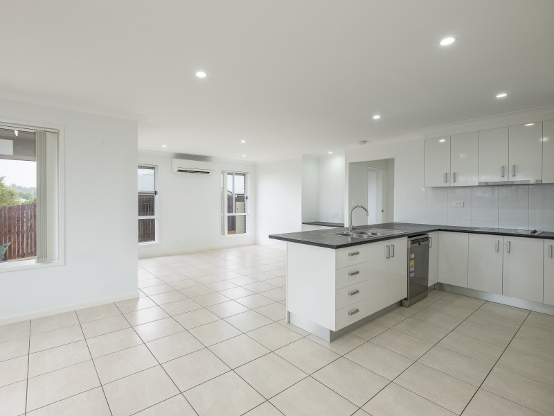 2/25 Bond Drive, Southside QLD 4570