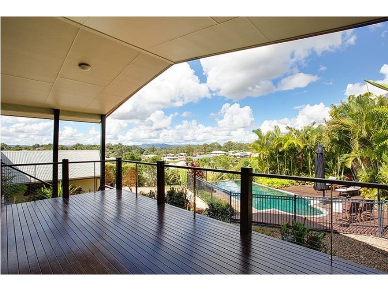 6 Oxley Court, Southside QLD 4570