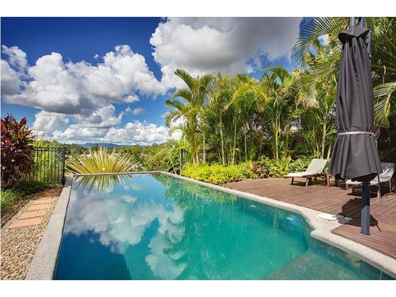 6 Oxley Court, Southside QLD 4570