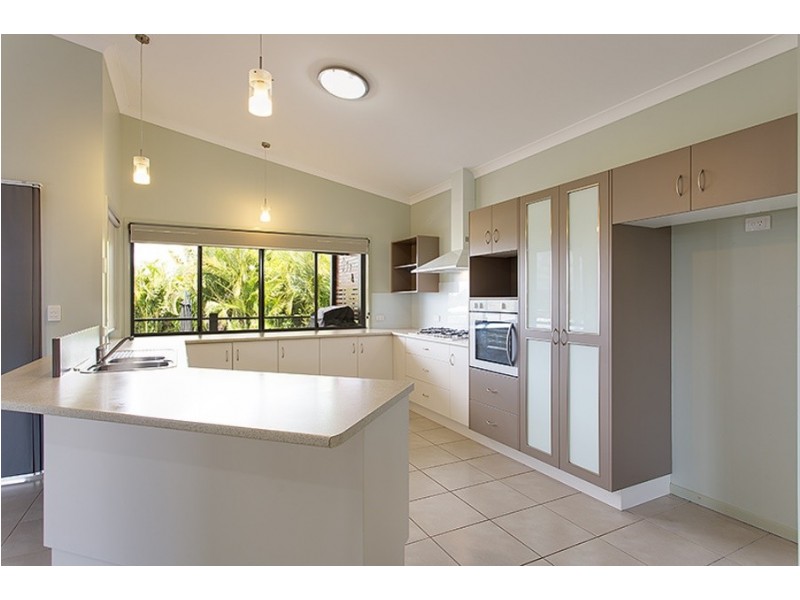 6 Oxley Court, Southside QLD 4570