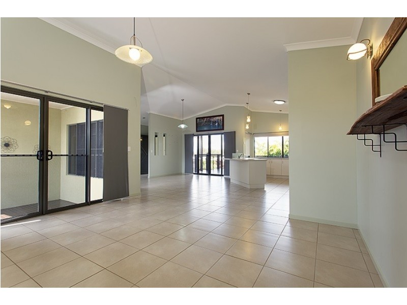 6 Oxley Court, Southside QLD 4570