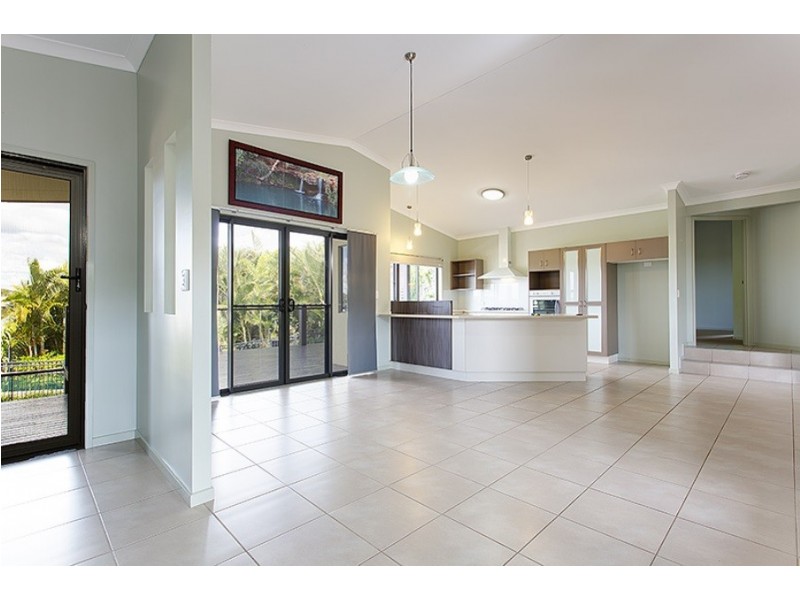 6 Oxley Court, Southside QLD 4570