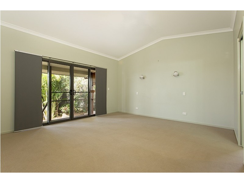 6 Oxley Court, Southside QLD 4570