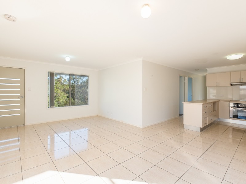 1/10 Wisteria Lane, Southside QLD 4570
