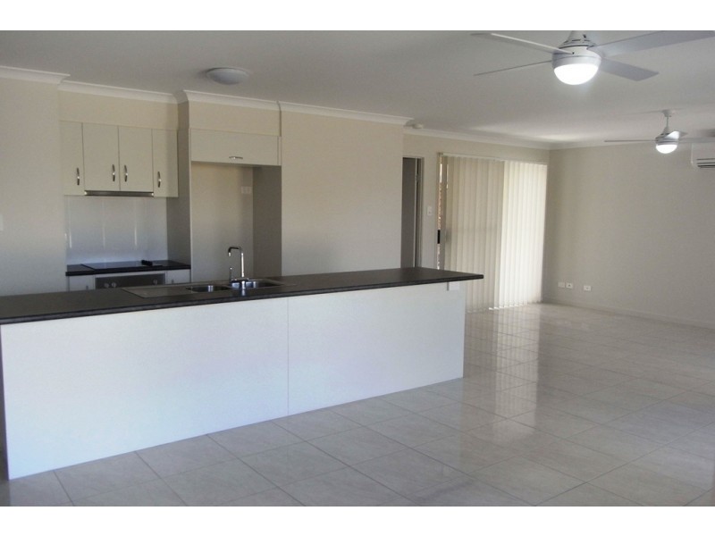 1/7 Gardenia Court, Southside QLD 4570