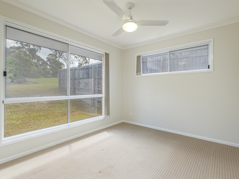 2/9 Pedersen Road, Southside QLD 4570