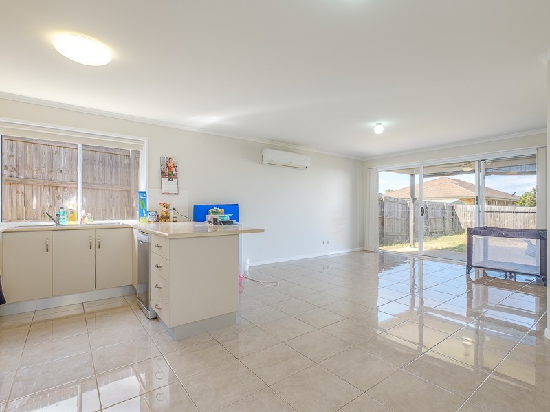 2/9 Pedersen Road, Southside QLD 4570