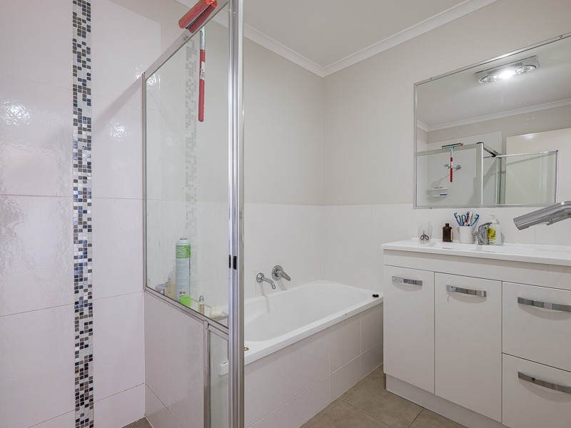 2/9 Pedersen Road, Southside QLD 4570