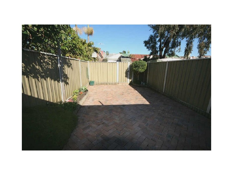 12 Sutherland Street, St Peters NSW 2044