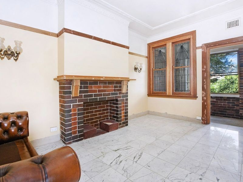 1 Hilltop Avenue, Marrickville NSW 2204