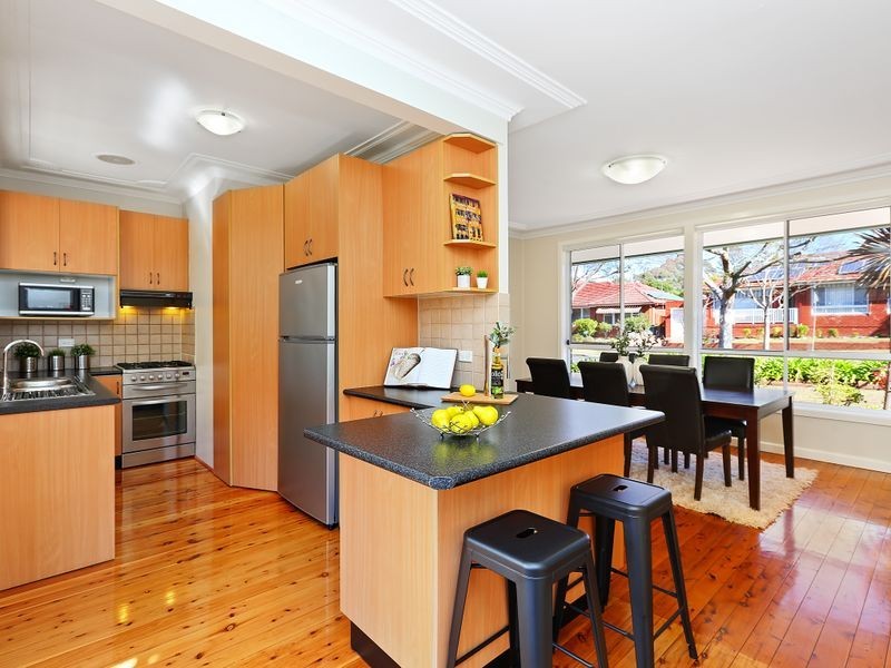 8 Wiggins Avenue, Beverly Hills NSW 2209