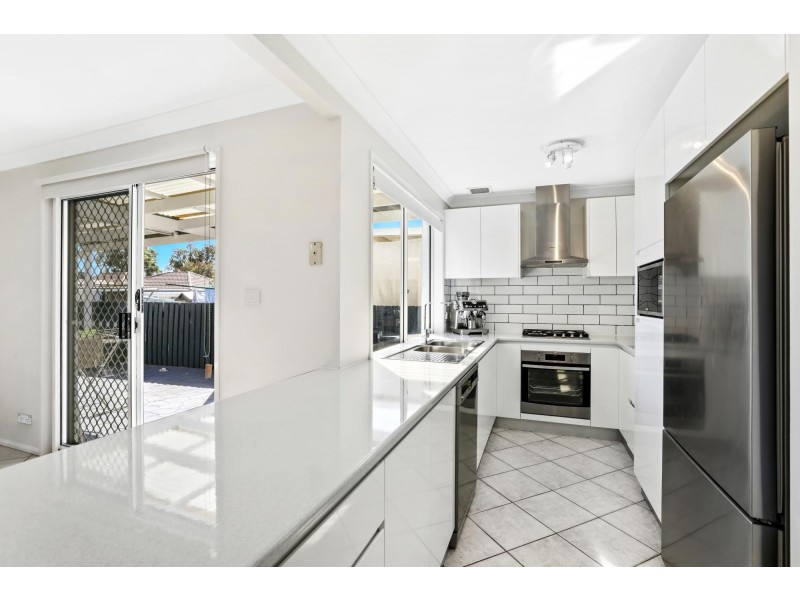 8 Tate Crescent, Horningsea Park NSW 2171